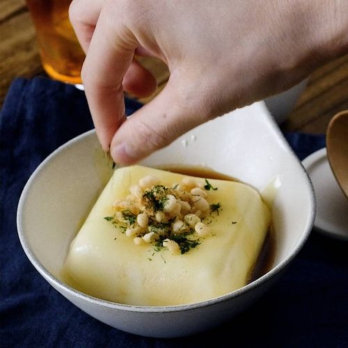 のせてレンチンするだけ！「 悪魔風チーズ豆腐」このレシピのポイントは↓の投稿文をチェックしてくださいね✨---------------------------------- ✍️このレシピのポイントは✔️5分で簡単に作れる🙌✔️箸休めにもおすすめ🥢 ✔️豆腐が余った時にも