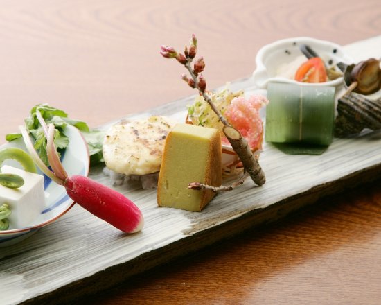 料理長おすすめ 冬の贅沢会席のご案内福岡・博多の和食、会席料理博多料亭稚加榮