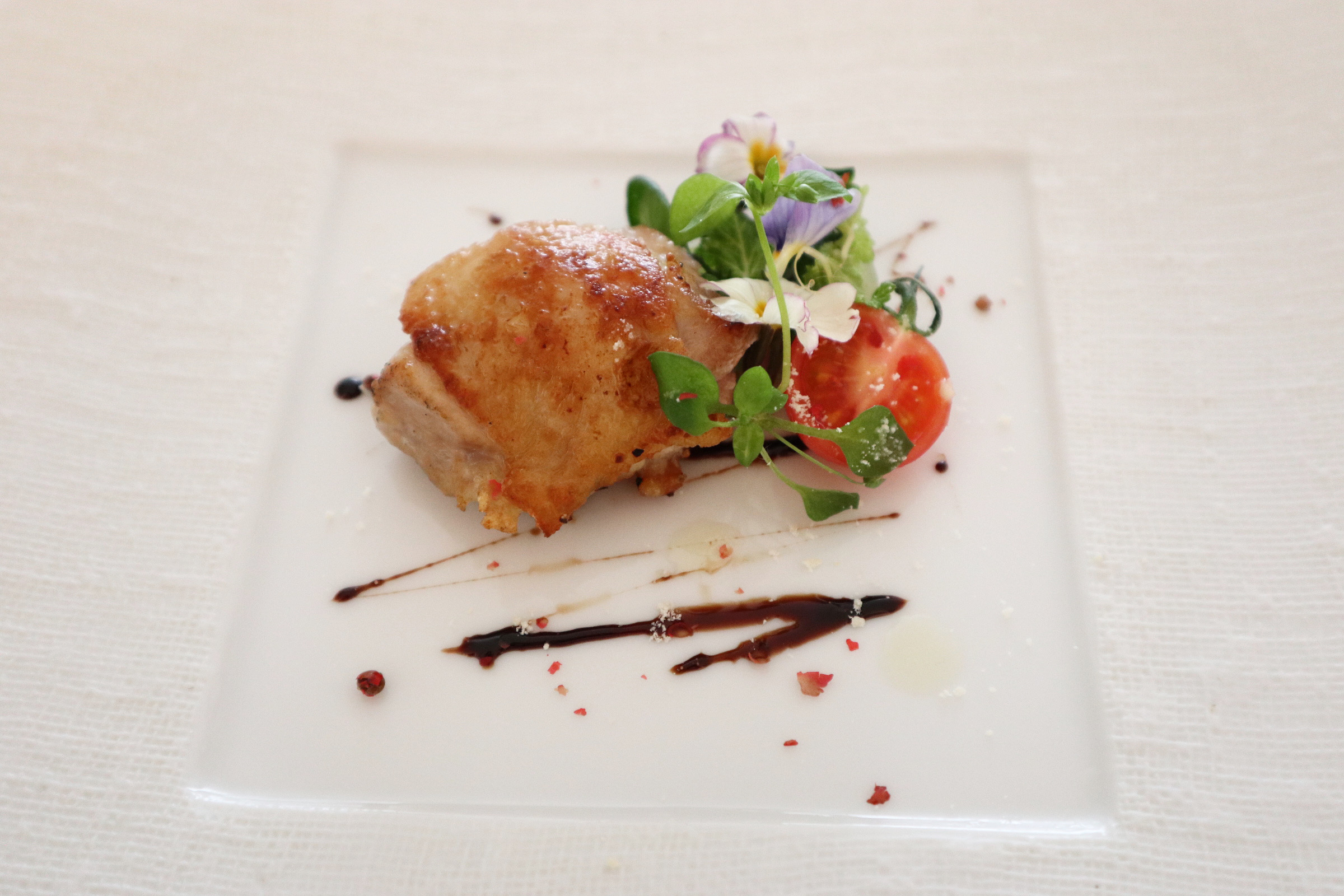 スズキのポワレ・サフランソース、フヌイユのピュレ添え : WINE SALON h