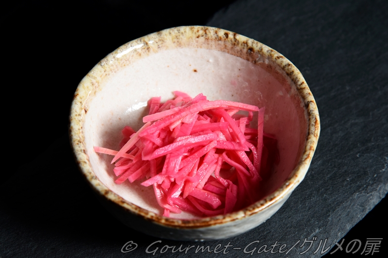 ｒｉｉ2023.7.2 ゆかりのふりかけで簡単に作れる 紅生姜の作り方材料新生姜 300g お酢 250cc 砂糖 小さじ1 2ゆかりのふりかけ 大さじ２ 梅酢や赤紫蘇がなくても作れるレシピです🙂 冷蔵庫で半年は日持ちします 紅生姜が大好きでいつも牛丼にはどっさり