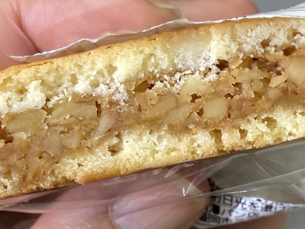 こんにちは。 今日から盛岡さんさ踊りが始まりますね。 朝早くの中央通りはとても静か。ここが夜には勇壮な太鼓の音と踊りでお祭り一色になります。光原社も朝から県外のお客さまにもたくさん来ていただいています。誠にありがとうございます。 本店向かえにあるモーリオ