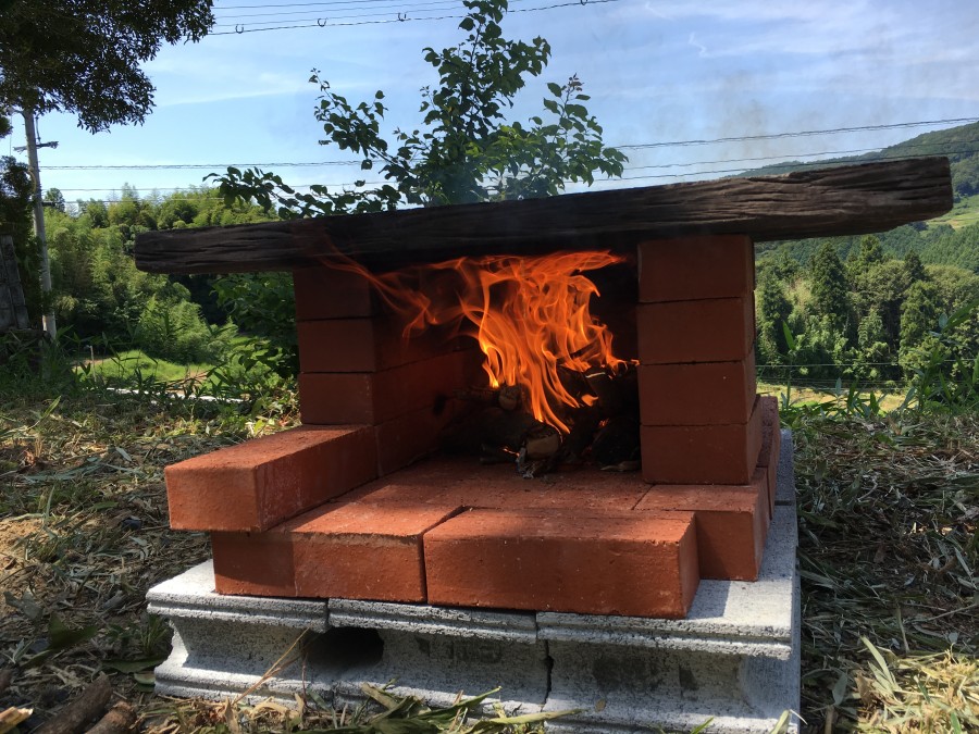 DIY 積むだけ、簡単。ガレージにピザ窯を作ろう