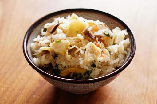 ヒルナンデス 藤井恵「鶏ごぼうごはん」の作り方 秋の炊き込みご飯レシピ知っ得レシピ