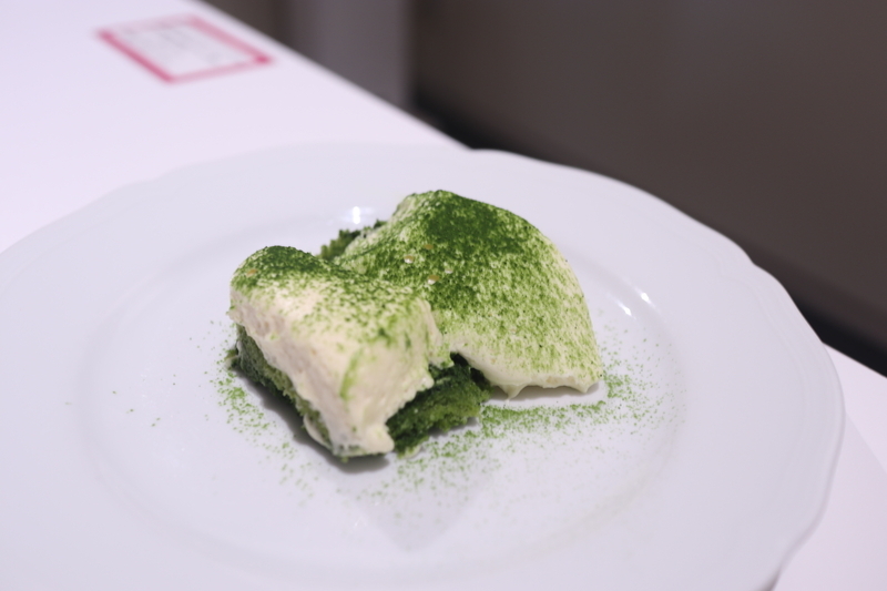 六花亭ラウンジ極楽 帯広店 巻き立てほやほや極楽ロール♪限定スイーツが絶品ぞろい♡