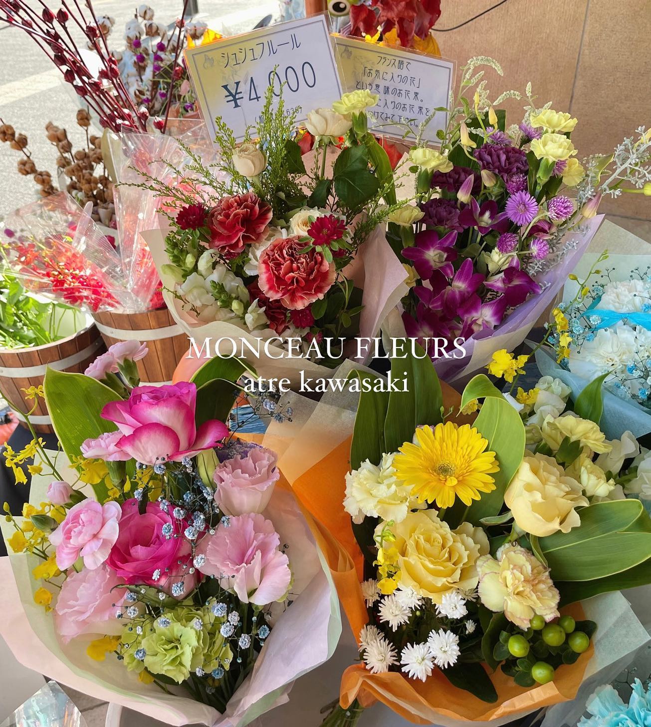 ご予約の薔薇🌹🌹🌹 初入荷のスフレアブリコ。 ちょっと覚えにくい名前ですが、フランス語のアプリコットのスフレケーキの意味らしいです。可愛いですよ。ご用意できました。 ご来店お待ちしてます。薔薇7本のバラスフレアブリコ花束予約優先制豊橋花屋