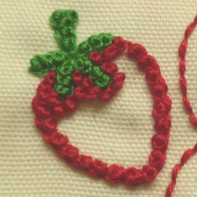 無料図案春までもう少し。 イチゴの美味しいシーズンに、お家でチクチク、美味しそうな刺繍はいかがでしょう？英国を拠点とするアーティスト兼イラストレーターHoglet & CoのSerenaWhiteは、ガッシュペイントを使った美しい花柄のテキスタイルデザインを得意としてい