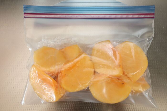 楽天市場 凍ってます 冷やり スイーツ 冷凍 西条柿 冷たいデザート 柿100％のシャーベット 冷凍 島根県浜田市特産 西条柿 1粒 1個アイスカキ冷やり スイーツ 合わせ柿 あわし柿 半解凍で冷たい デザート アイスクリーム かき氷のトッピング レストランで