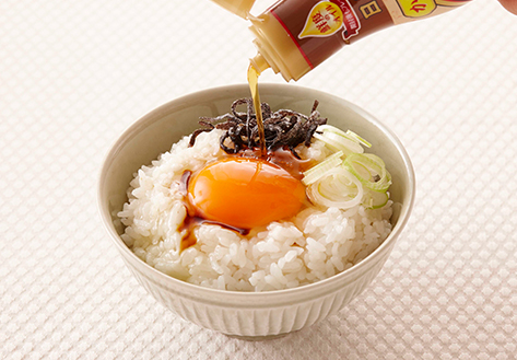 鰹節とねぎとごま油とめんつゆ卵かけご飯