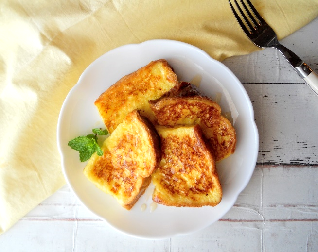 フレンチトースト も 冷凍仕込みするとジュワうまになる。 もちろんジップロックのまま、冷蔵庫に入れて 一晩つけておいてもジュワうまですが一度冷凍してゆっくり解凍してもジュワうまフレンチトーストができます😍✨ . 今回のフレンチトースト液👇 卵🥚１個 豆乳 180cc