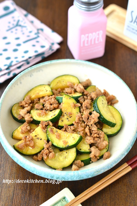 ひき肉とズッキーニとパプリカのカレー炒め