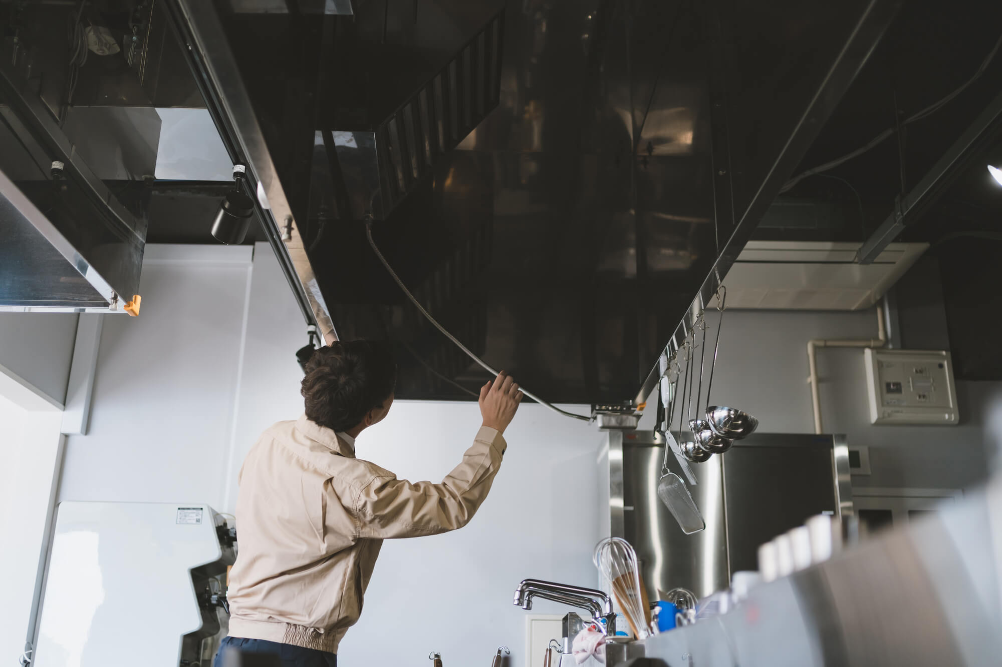 オープン後に近隣トラブル！？飲食店の排気のニオイ対策法飲食店デザイン研究所