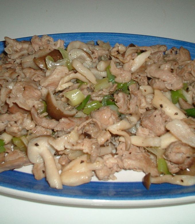 簡単!豚こま肉としめじで節約ポークチャップ