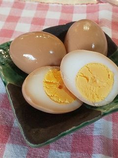 鍋で5分煮るだけ！時短で味染み「煮卵」のレシピ＆人気アレンジ - macaroni