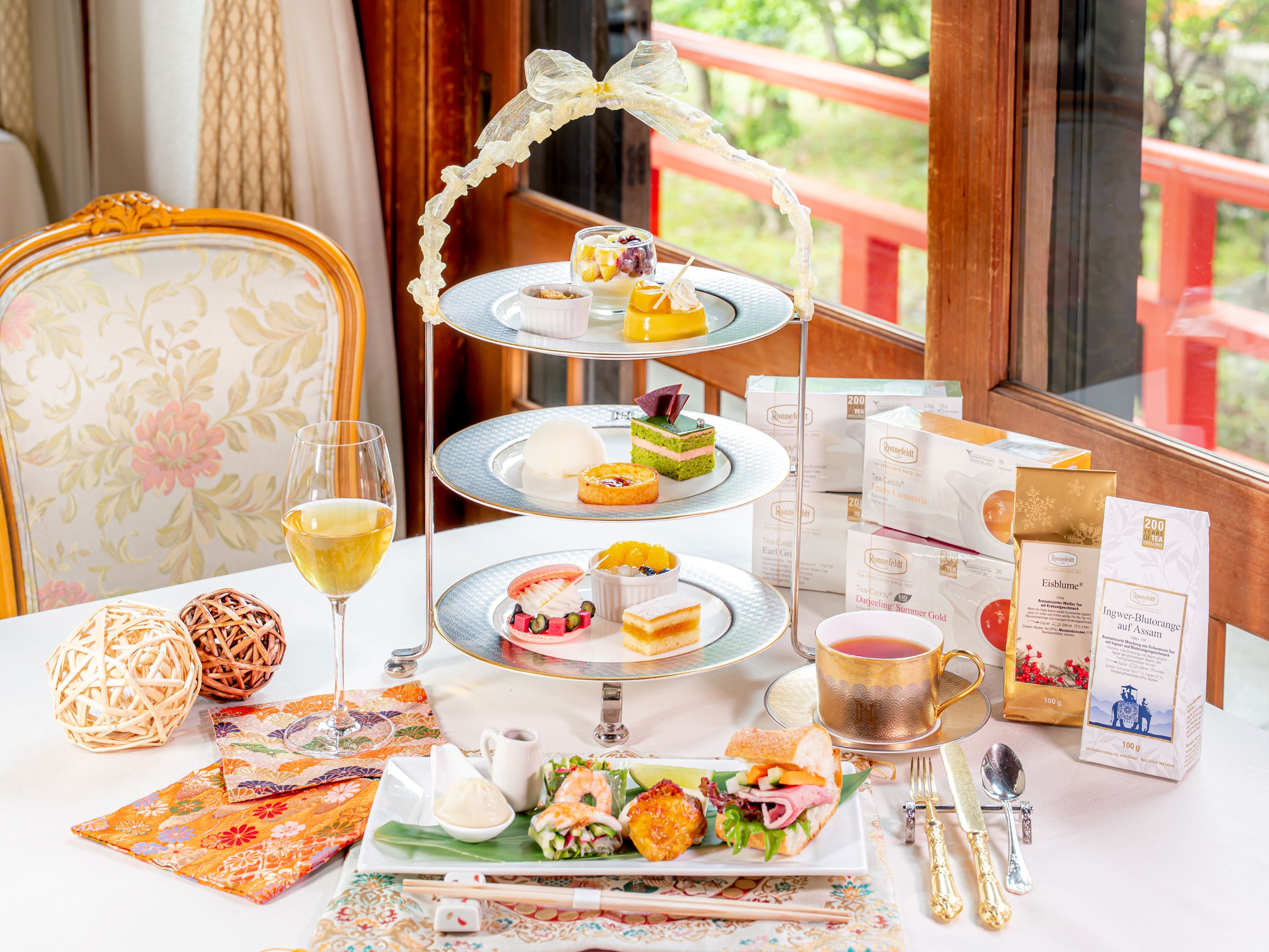 大阪万博のアフタヌーンティー、炎上してますねえ 🔥 個人的に私はそこまでアフタヌーンティー好きではないんですが、あれって食の質よりもその会場の雰囲気や同伴者とのお喋りなども含めて完成される、言うなれば体験型アトラクション的なものなんですよね。なので