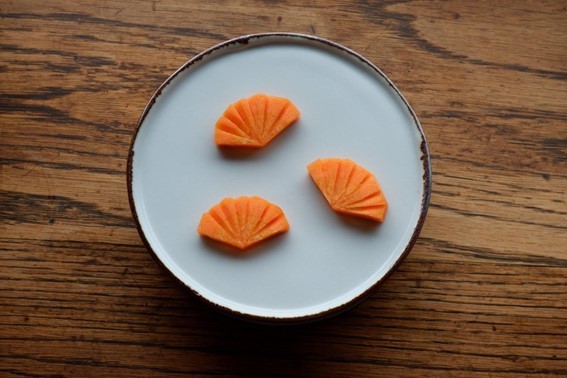 型抜き無しでもありでも簡単☆人参の飾り切りねじり梅☆2種