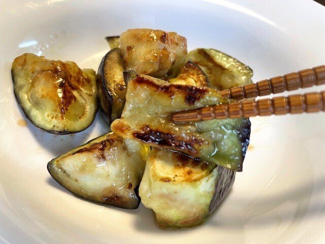 サーモンステーキ焼きレタス添え、水なすと水菜の季節サラダeフレンズ ぱくぱく献立くん