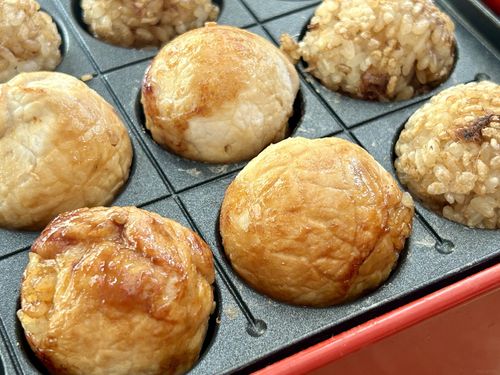 たこ焼き器で肉巻きおにぎりレシピ一口サイズで食べやすい🙆🏻‍♂️🙆🏻‍♀️