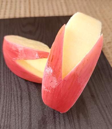 お目目もあるよ☆子供が喜ぶりんごウサギ♪