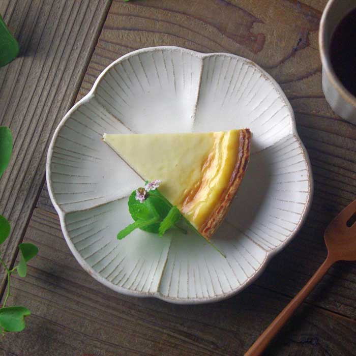 おしゃれなケーキ皿15選 おやつの時間がもっと幸せに感じる食器 - うつわと暮らしのよみものメディア
