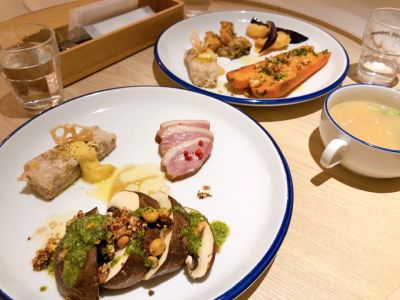 子連れ神ランチ🤍@二子玉川 勝手におすすめ4選🍽️ˎˊ˗ ◾︎100本のスプーン ・無料の離乳食！ 前期 中期 後期 なんと全部🙆‍♀️・巨大スプーンのお祝いプレートがとっても可愛い ・店内におむつ交換台、授乳室あり◎二子玉川ライズS.C. テラスマーケット2F