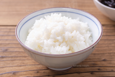 かわいいご飯キャライラストのフリー素材イラストイメージ