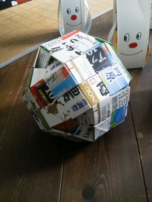 おうちレク 高齢者室内レクリエーション ペットボトルと牛乳パックを使って『かんたんボウリング』