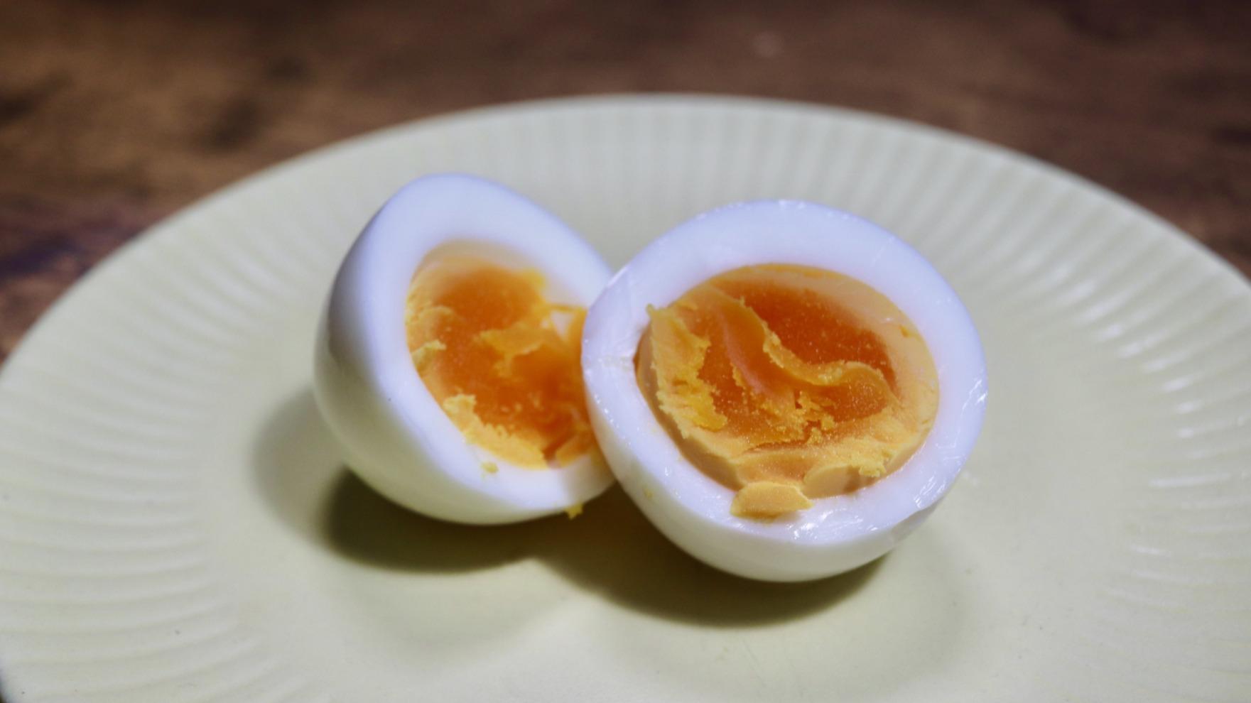 楽天市場 卵バット蓋付 18個分 2セット 食洗機可 エッグホルダー エッグカップ 玉子入れ 卵置き 玉子パック 食料品保存容器 平型容器 パックムラなく キッチン 冷蔵庫 台所 冷凍 フードボックス 保管 保存 保存容器 便利 : 小物専科 しもやま 楽天市場店