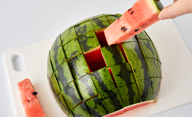 八百屋の裏ワザ!?スイカの切り方株式会社まつの