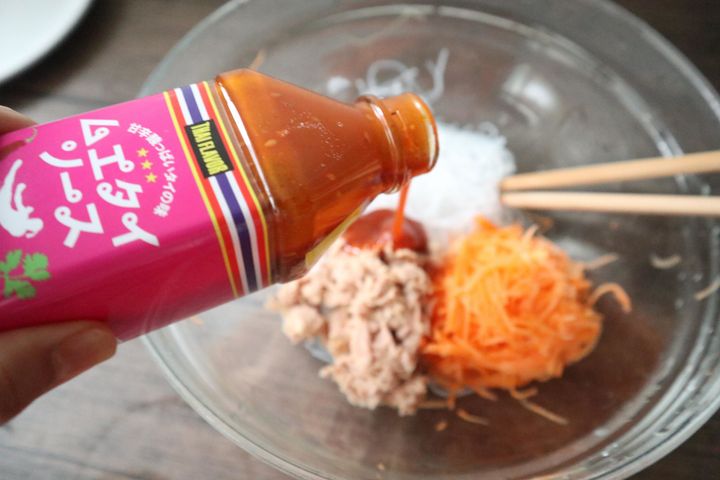 名前の由来は ？カルディの珍調味料「ムエタイソース」を味見してみた結果- macaroni