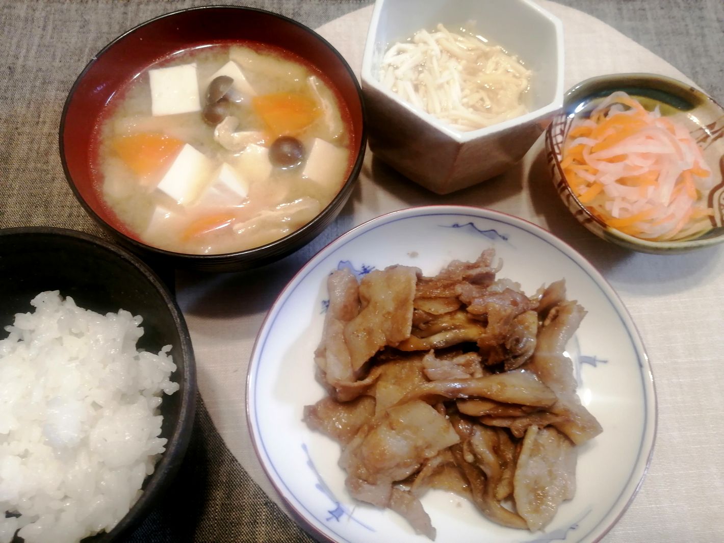 ビニール袋で簡単とろろ！マグロの山かけ丼と付け合せおかずの献立レシピあゆmemo