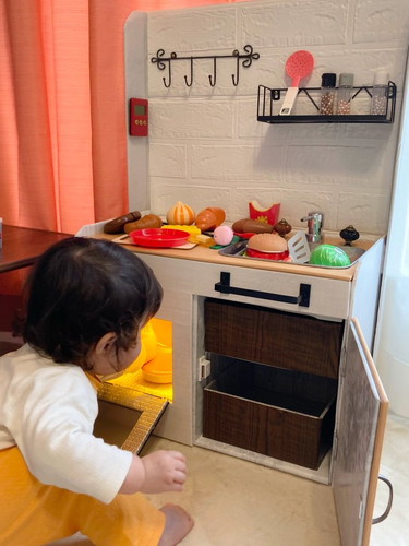 1y6m ▷ 手作りダンボールキッチンを100均アイテムで更なるグレードアップ新小1 & 1才ママが選ぶオシャレで便利なもの