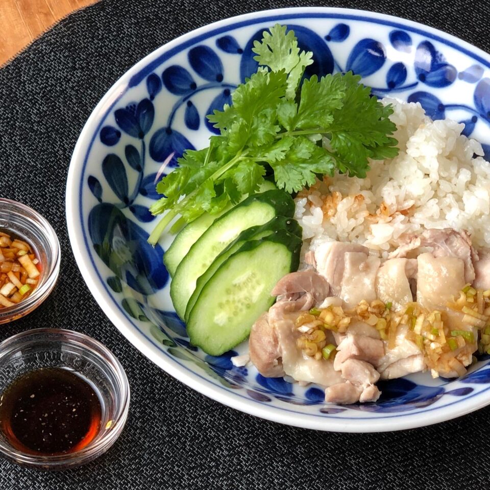 一緒に炊くから超簡単！ 調味料も手軽なのにめっちゃ美味しい『カオマンガイ』の作り方 - てぬキッチン