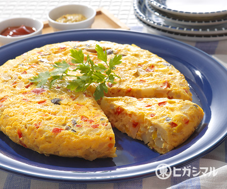 卵とチーズで作る人気オムレツレシピ9選！トマトも使って彩りプラスの人気レシピ・作り方デリッシュキッチン