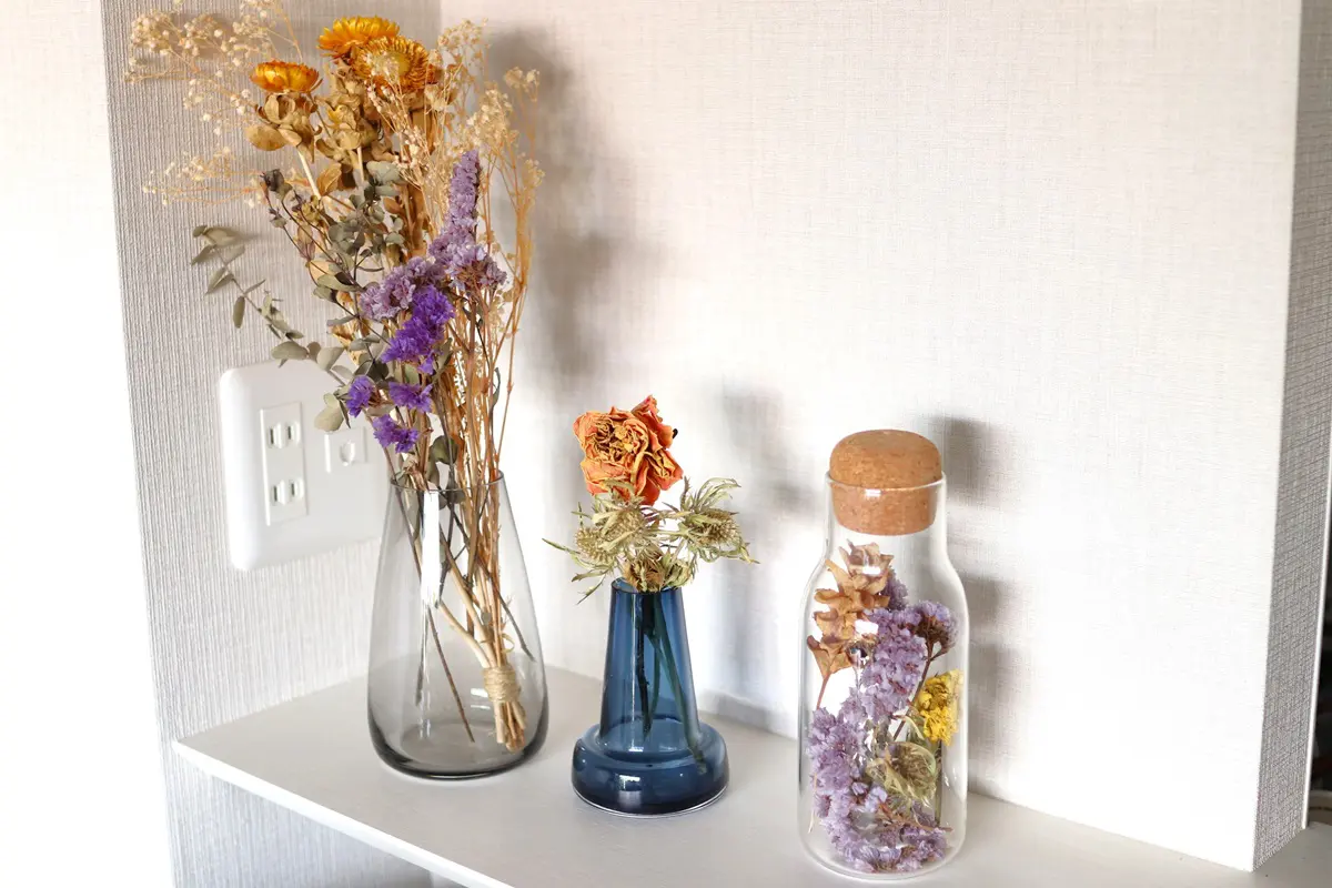 ドライフラワー瓶詰め」のアイデア 39 件ドライフラワー, ボトルフラワー, ドライフラワー アレンジ