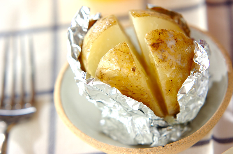 簡単レンジじゃがいもレシピをご紹介♪新じゃがの副菜やおやつに最適