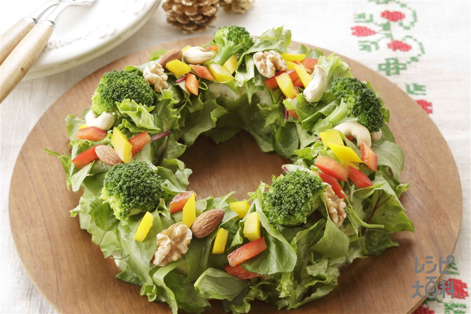 クリスマスに作りたい！パーティの主役になれるリースサラダ