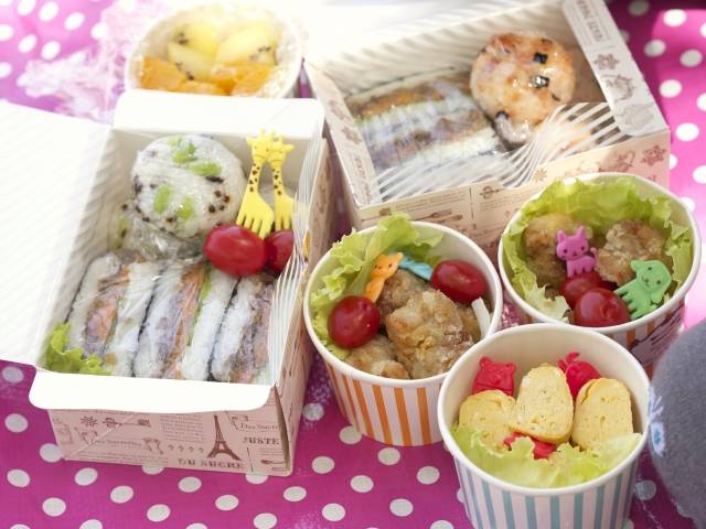 桜の下で盛り上がっちゃおう♪『お花見パーティー』におすすめの お弁当レシピ16品キナリノ