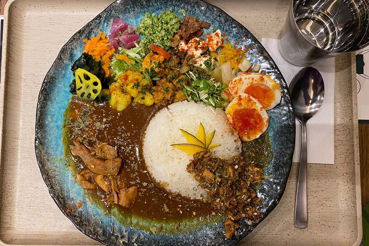 🍂えびすかぼちゃの秋タルト🍂 バターの風味香るサクサクタルトの上に、北海道えびすかぼちゃを使用した特製かぼちゃクリームと生クリーム、かぼちゃあんを絞りました。かぼちゃの濃厚な味わいを楽しめるタルトです🎃かぼちゃタルト かぼちゃケーキ かぼちゃスイーツ