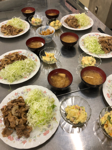 合宿のご飯を緊張して食べれない場合どうしたらいい？会食恐怖症のからくり