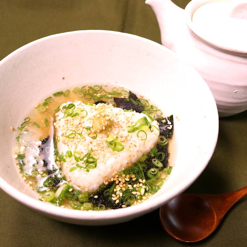 旨味たっぷり 梅塩昆布おにぎり