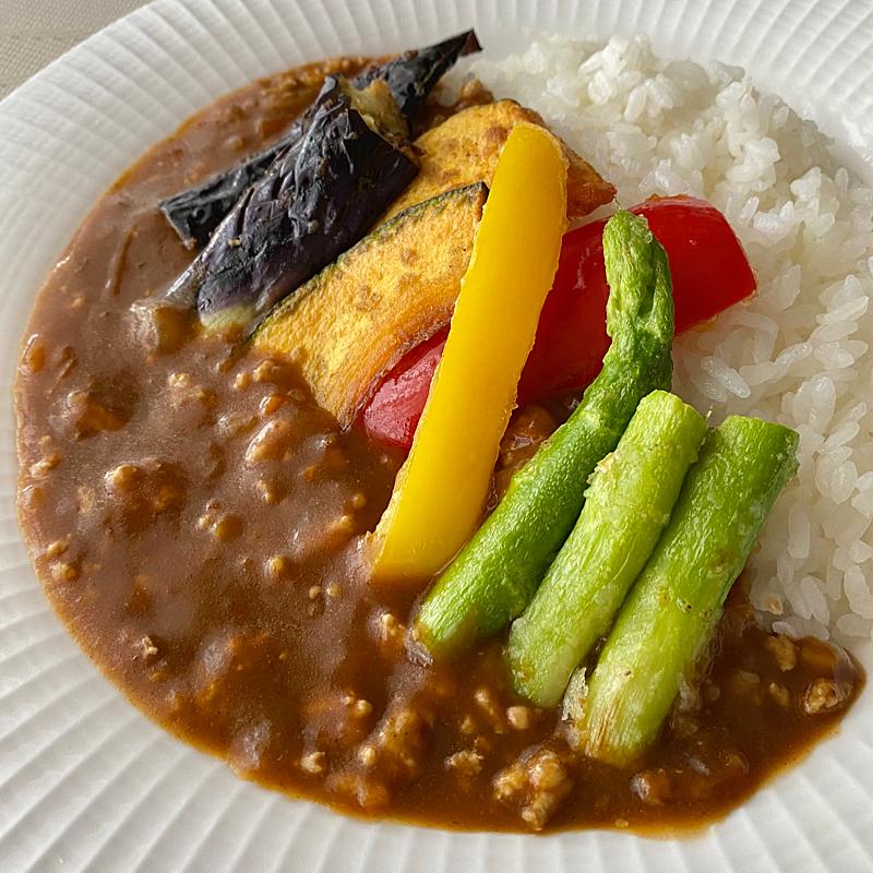 ライブ配信 夏だから、夏野菜の素揚げカレー作ります！ 赤髪のとも:料理実況- YouTube