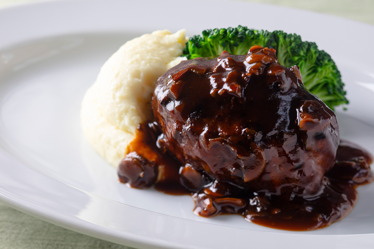 シェフ直伝 基本のハンバーグレシピ、プロのワザで肉汁ジュワ〜！三越伊勢丹の食メディアFOODIE フーディー