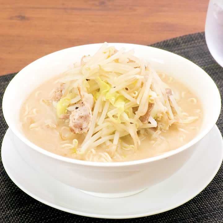 牛乳と鶏ガラでカンタン！とんこつ風ラーメンの作り方・レシピ