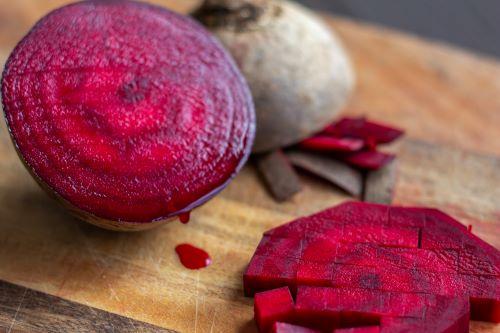 ビーツは生で食べられる？下ごしらえからおいしい食べ方・レシピを管理栄養士が解説します - トクバイニュース