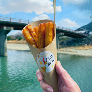 初詣必見 伊勢神宮食べ歩き おかげ横丁＆おはらい町 5選！松治郎の舗 伊勢おはらい町店ハニレモ®・ハニポテ 伊勢市宇治中之切町