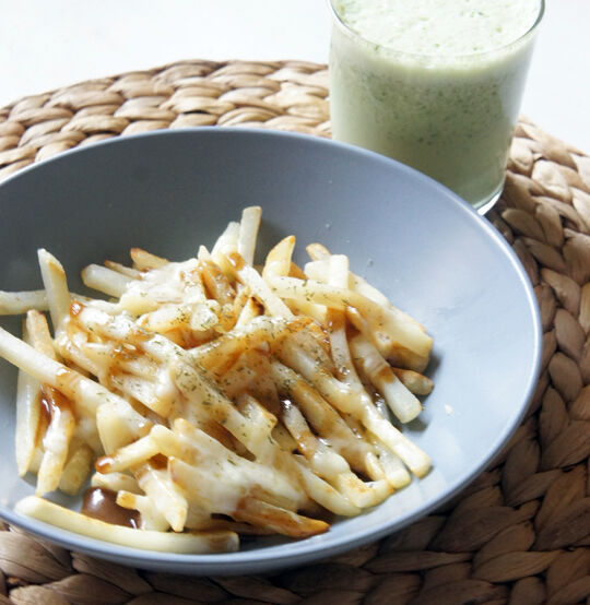 カナダ生まれの「プーティン」とは？アレンジレシピもご紹介クラシル