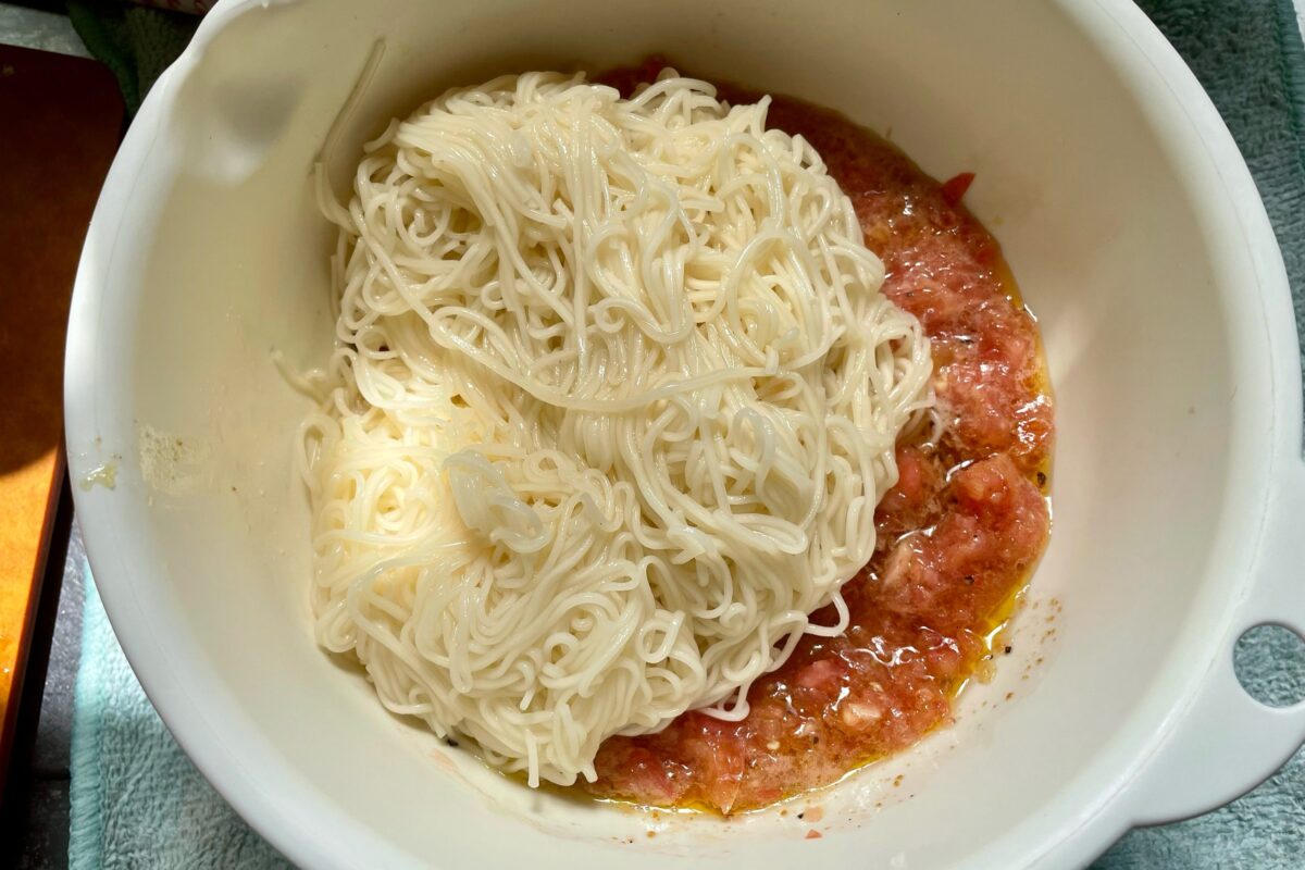 そうめんレシピ 母が絶賛した自慢のトマトソース！！洗い物が少ないトマトと大葉のイタリアン風そうめんの作り方