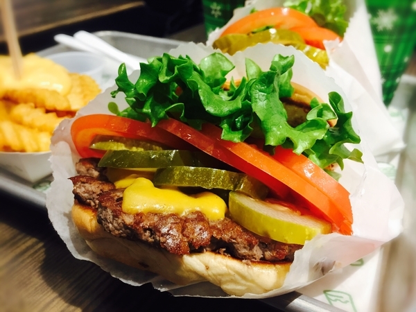 検証 日本の『シェイクシャック』は本場と同じ味なのか？ NYにある第1号店「マジソンスクエアパーク店」で比較した結果ロケットニュース24