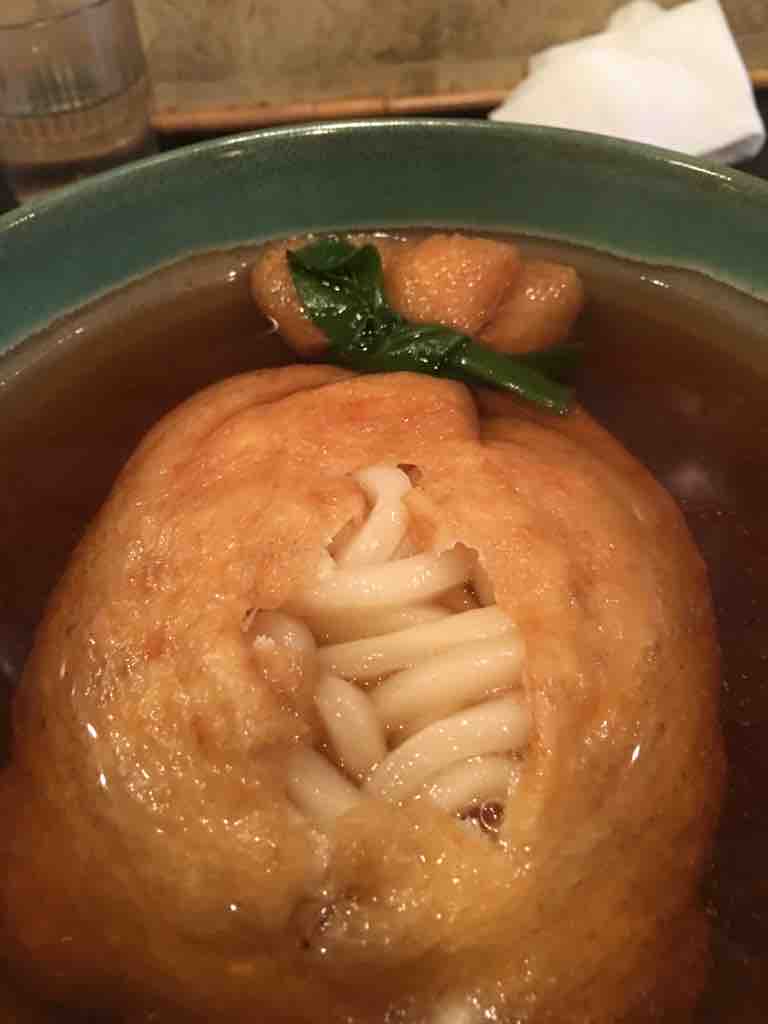 油揚げにはんぺんチーズ入れる巾着が気に入っていて毎日油揚げばかり食べてる🤣奈良県「麺闘庵」で有名な「巾着きつねうどん」を作ってみた❗️巾着に入れるオススメの具材があったら教えてね💖https:wwヒカリン