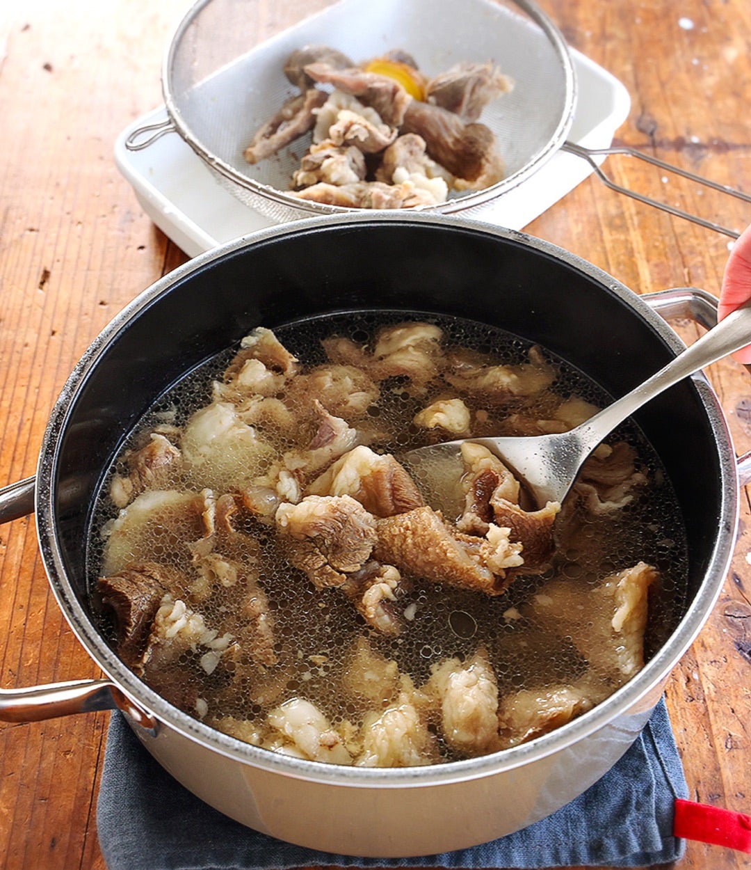 とろとろプルプルな牛すじ肉の下茹で方法